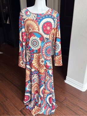 Long Sleeve Maxi Dress in Multi-Color Medallion Print small